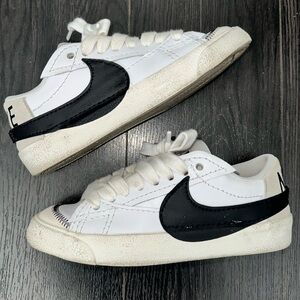 Nike Low Blazers